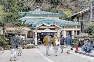 北陸新幹線敦賀延伸で城崎温泉が外国人客最多更新、加賀温泉への影響懸念される