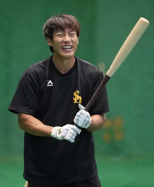 ソフトバンク柳田悠岐、36歳バースデー迎え小久保監督から39歳までの現役続行を熱望、弟子・笹川から祝福のホームラン