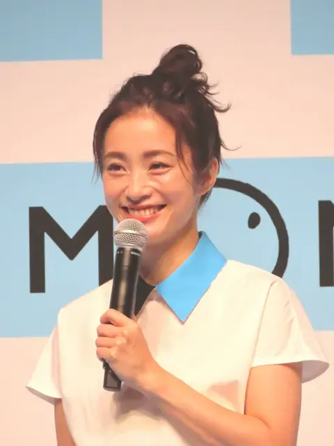 上戸彩がKUMON新CMに登場、親子の学びの時間と子供たちの成長を語る