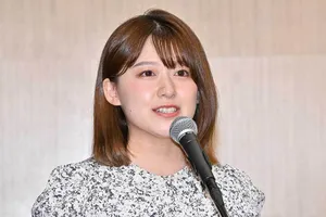 尾崎里紗、1歳の息子による自撮りショットが話題に