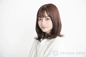 橋本環奈、新ドラマ『おむすび』のオフショット公開で制服姿にファン歓喜