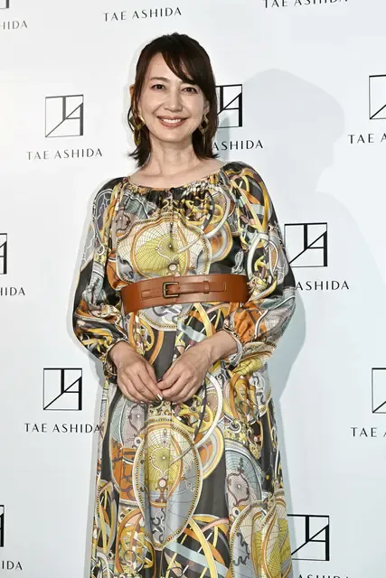 森口瑤子、芦田多恵の2025春夏コレクションに感動、金子ノブアキの生ドラムで彩られたファッションショー