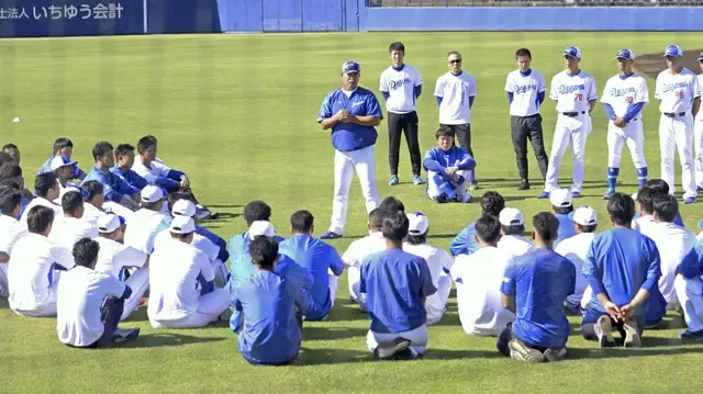 中日・井上新監督、秋季練習始動「同じ方向を向いて」