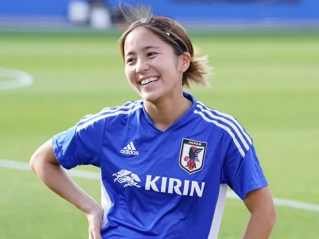 岩渕真奈、兄・岩渕良太の試合に応援！甥との琉球での楽しい時間