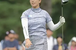 日本女子オープンゴルフ、山下美夢有ら3人首位に並ぶ熾烈な戦い