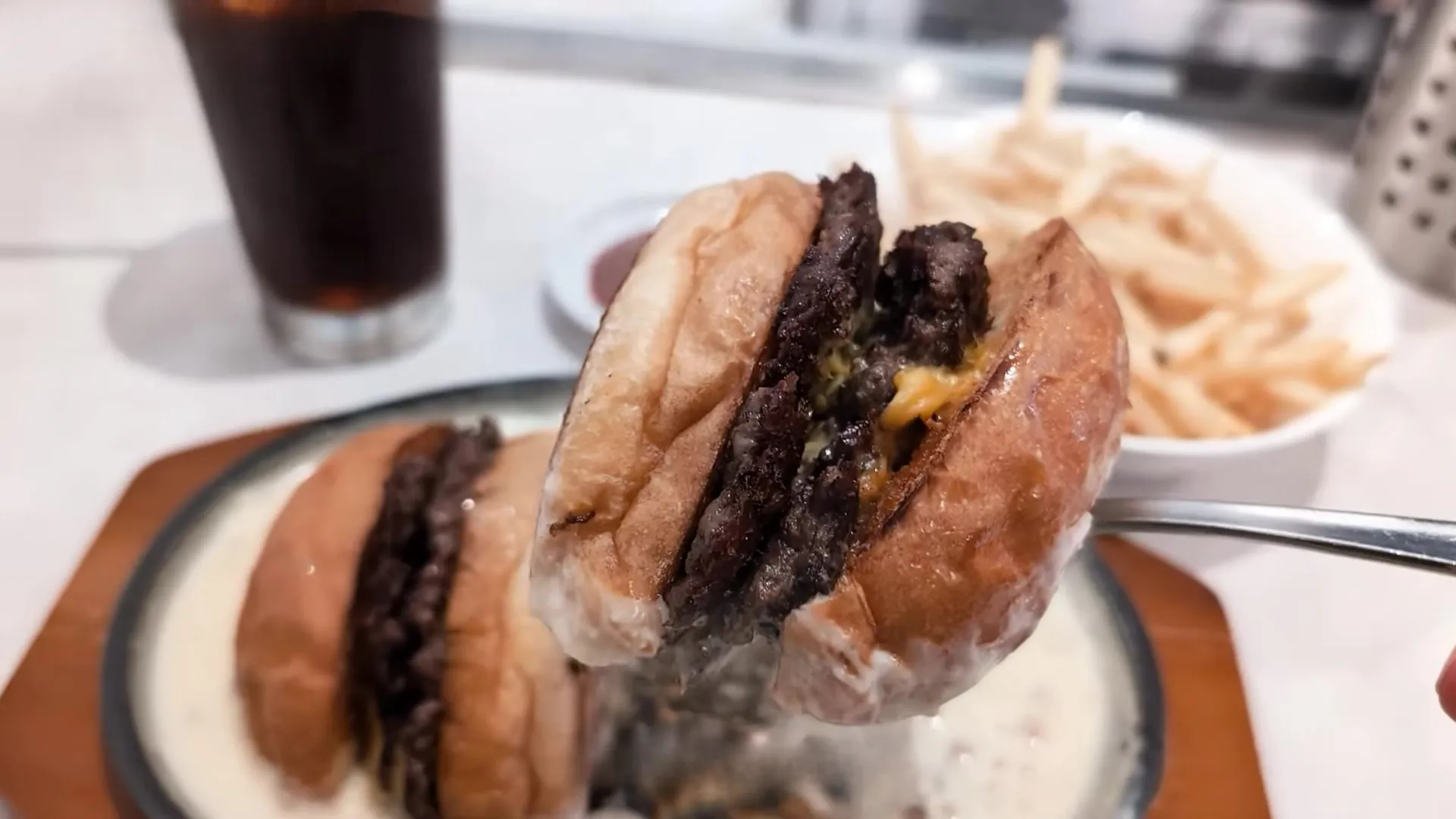 American Diner Andra: The Gourmet Burger Haven