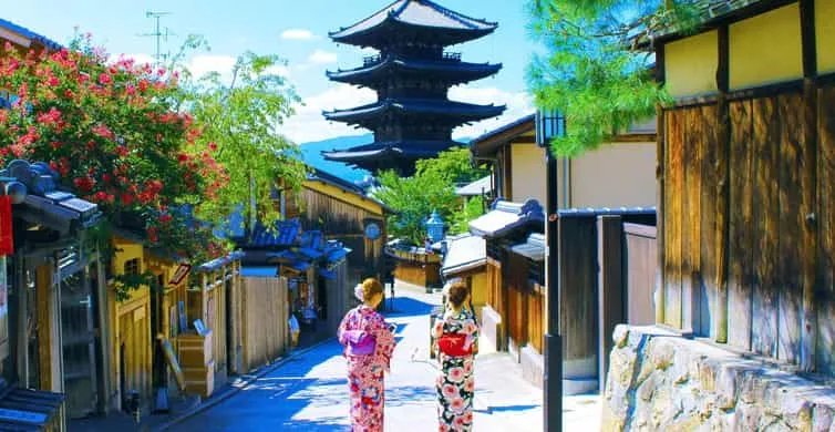 Discover Japan's Enchanting Tourist Destinations: A Journey from Tokyo's Vibrant Streets to Kyoto's Historic Temples