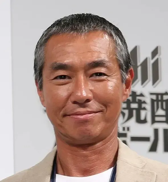 柳葉敏郎、自身の演じる室井慎次の顔出しパネルで撮影！ファンから絶賛の声