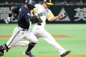 ソフトバンク・和田毅、試合中に左足の付け根を痛め緊急降板…CSへの影響は