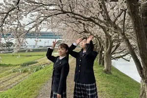 【桜と青春の物語】朝ドラ「おむすび」：橋本環奈と中村守里のオフショット公開＆視聴者からの反響