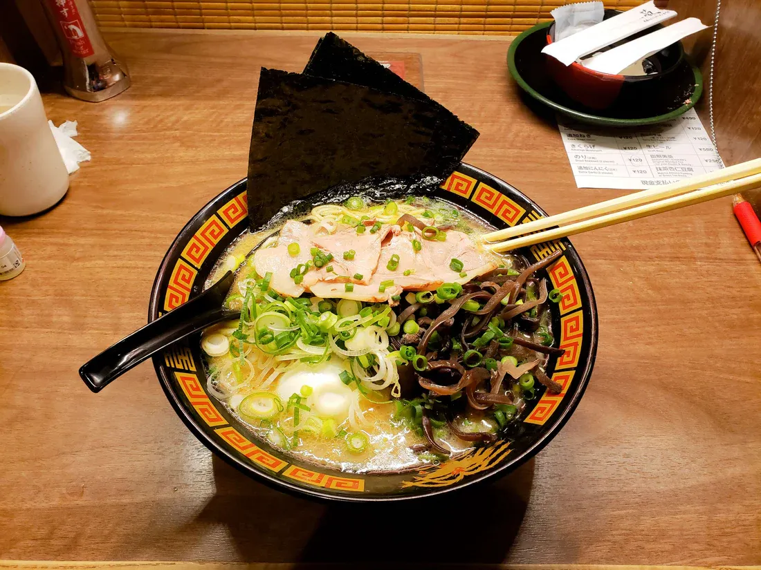 A Cultural Stroll Through Hakata: Japanese Greetings and the Allure of Hakata Ramen