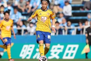 J1昇格への大一番、横浜FCが仙台戦でいきなり失点、相良竜之介のスーパーゴールに翻弄