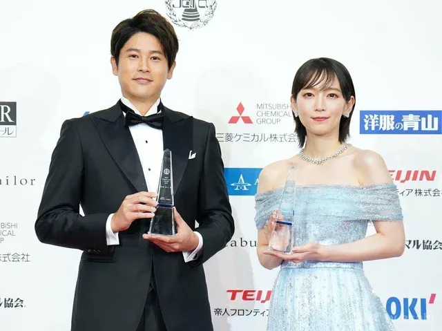 吉岡里帆と内田篤人、共にベストフォーマリスト賞受賞でエレガントな一夜を彩る