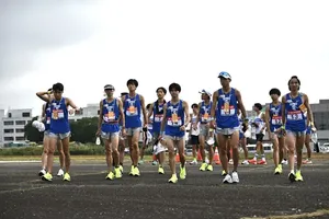 箱根駅伝予選、東海大選手がゴール直前で倒れ失格に　9位圏内だったが...