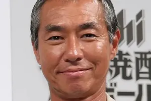 柳葉敏郎、自身の演じる室井慎次の顔出しパネルで撮影！ファンから絶賛の声