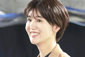 栗原恵、結婚と第1子妊娠を報告後、純白ウェディングドレス姿を披露