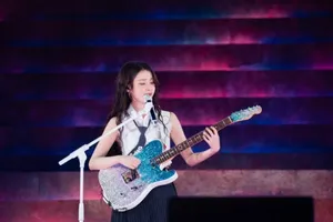 IU、100回目の単独コンサートでワールドカップ競技場を沸かせ、歴史的な瞬間を刻む