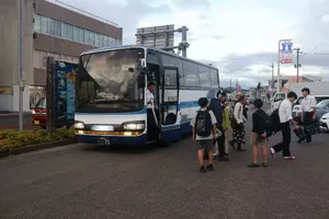 JR日南線バス代替輸送が始まる　通学生ら安堵と早期復旧の声