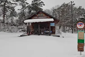 A Winter Wonderland: Traversing the Five Colored Marshes of Urabandai