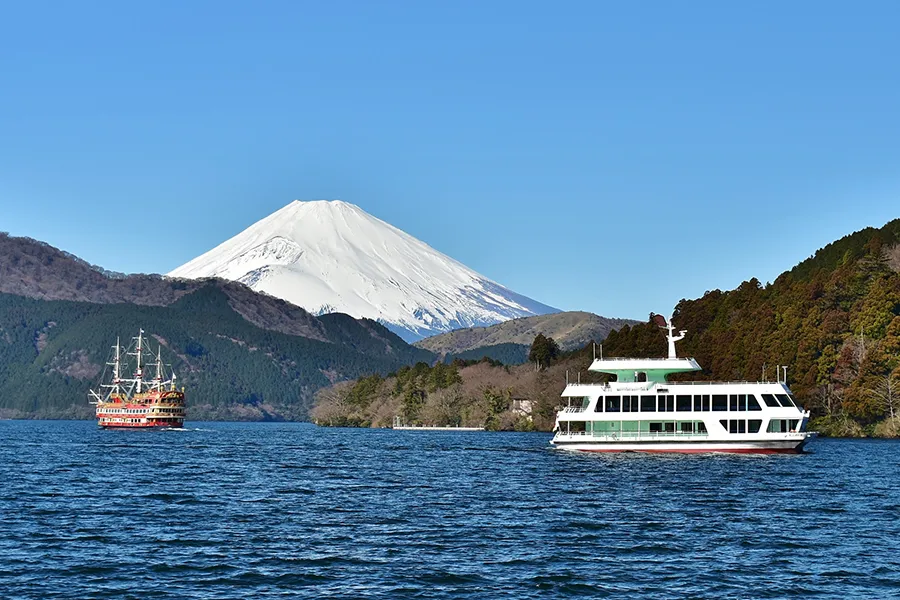 Cruise on Lake Ashi