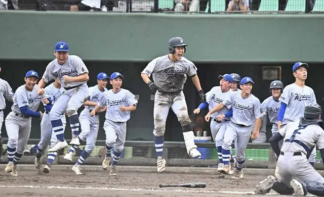 平塚学園、延長10回のサヨナラ犠飛で慶応を下し、神奈川県秋季高校野球4強入り