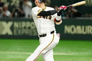 巨人・坂本勇人　初のCSベンチスタメンも9回代打で空振り三振　打率.125に