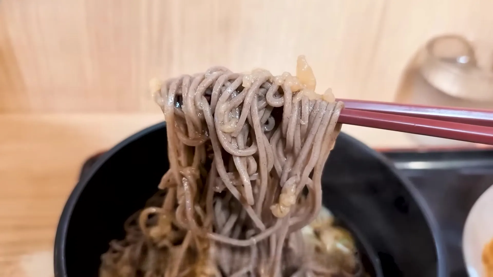  Yomota Soba Ginza Branch: Stand-Up Soba for the Office Crowd