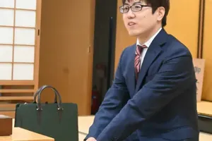 将棋界の新星・服部慎一郎六段「漫才経験が将棋強化に役立つ」