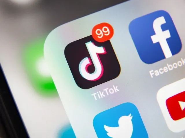 TikTok: 14州とDCが子供のメンタルヘルスを害するとの訴訟、依存性のある機能を巡る