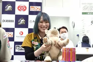 麻雀Mリーグで「ナイスー！わんわん！」菅原千瑛の犬ぬいぐるみ応援が話題、中田花奈初勝利