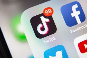 TikTok: 14州とDCが子供のメンタルヘルスを害するとの訴訟、依存性のある機能を巡る