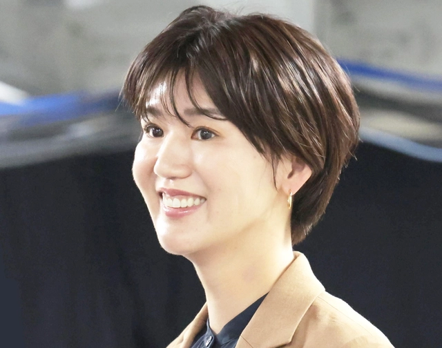 栗原恵、結婚と第1子妊娠を報告後、純白ウェディングドレス姿を披露