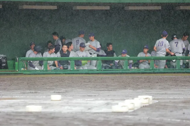 【高校野球】雨の影響で…東北大会準決勝・花巻東―青森山田、再開は19日10時から