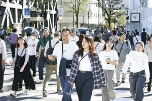 秋の能做到：3連休で松本市街地が活気に満ちる、そば祭りや演劇祭に多くの観光客