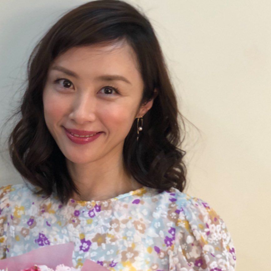 山口もえ、学生服姿で若さと美貌をアピール！「呼び出し先生タナカ」優等生ママNo.1決定戦スペシャル告知