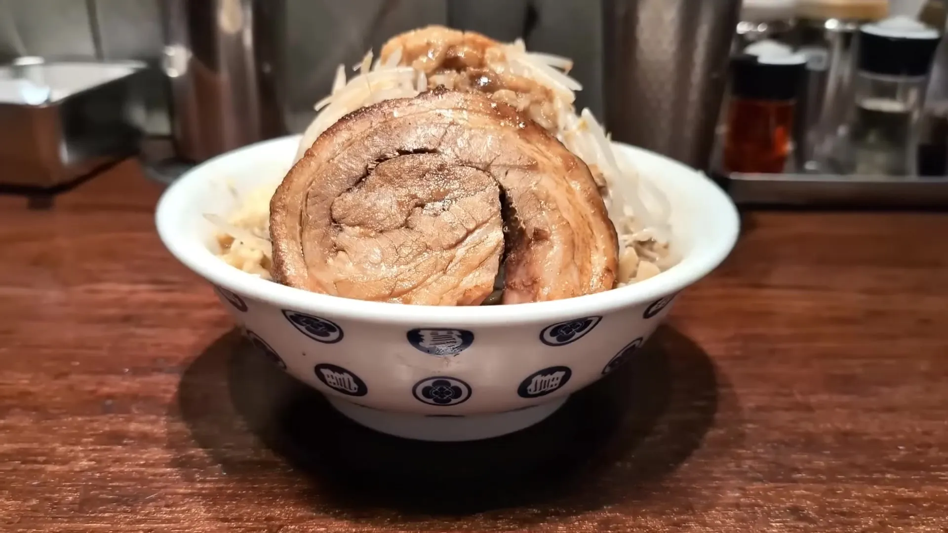 Ramen Kaminari: Jiro-Style Ramen Inside the Station