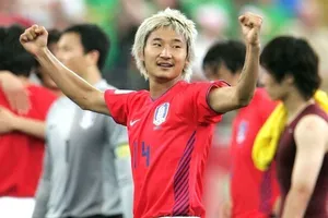 「五輪失意の韓国サッカー、W杯出場も危ぶまれる…OBイ・チョンスが市場の死を懸念」