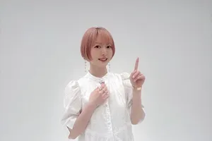 花澤香菜、Instagramで週刊少年マガジン撮影のオフショット公開！