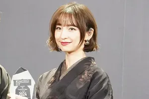 篠田麻里子、花と幾何学の着物で魅せる「KIMONOIST 2024」受賞　静かに咲くバラが繊細な美しさ