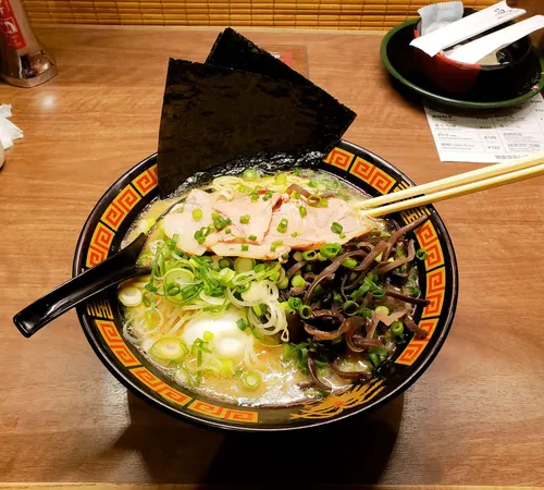 A Cultural Stroll Through Hakata: Japanese Greetings and the Allure of Hakata Ramen